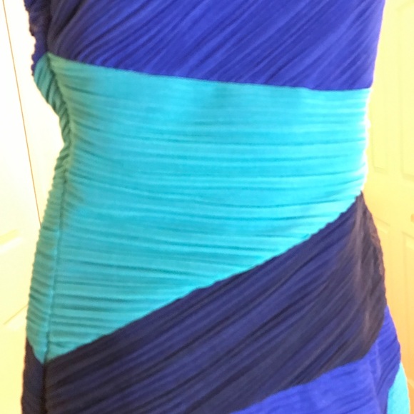 NWT BCBG MaxAzeris off-shoulder Kira dress - Picture 3 of 7